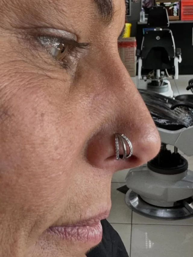 ✨ Clean, sharp, and elevated ✨

A healed nostril piercing upgraded with one of our favourites — the Titanium Triple-Fan Segment Ring, set with alternating paved CZ faces for that layered, stacked sparkle.

✨ ASTM F-136 Titanium
💎 Alternating paved CZ fronts
👌 Smooth hinge for easy, secure wear
🐒 Precision upgrade by Modified Monkey

A fresh shine without a fresh piercing — just the way we like it. Swipe 👉🏼 to see before jewellery

• We are located inside 📍 @jadedink_ 
• Call or WhatsApp us on 📱 084-600-5263
• Find us on 💻 www.modifiedmonkey.co.za

#nostrilpiercing #titaniumjewellery #czsparkle #segmentring #bodyjewelleryupgrade #modmonkey #modifiedmonkey #precisionplacement #jadedink